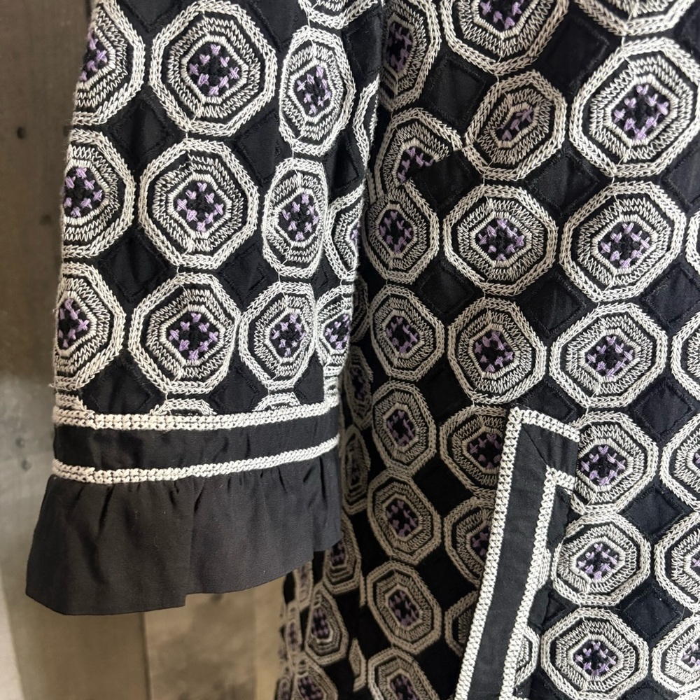T Tahari calypso sweater jacket embroidered black white purple Geometric medium - Picture 6 of 8